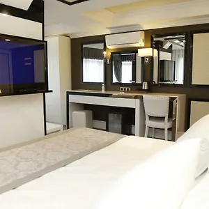 Otel The Mara Palace ***
